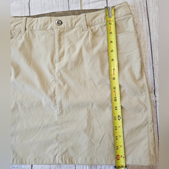 Patagonia Women's Size 8 Outdoor Hiking Nylon Skirt Khaki Tan Activewear Pockets - Picture 5 of 6
